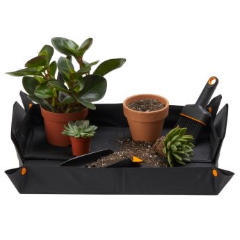 Подложка за засаждане и пресаждане Fiskars Urban, 82.5x44.5 cm - ogradina.bg