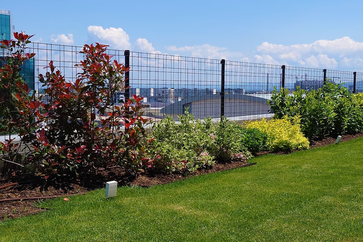 Ограда за зелен покрив и покривна градина