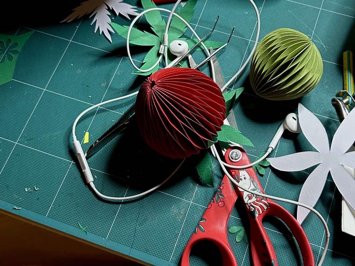 АРТ ТИЙМБИЛДИНГ – Изкуство с хартия